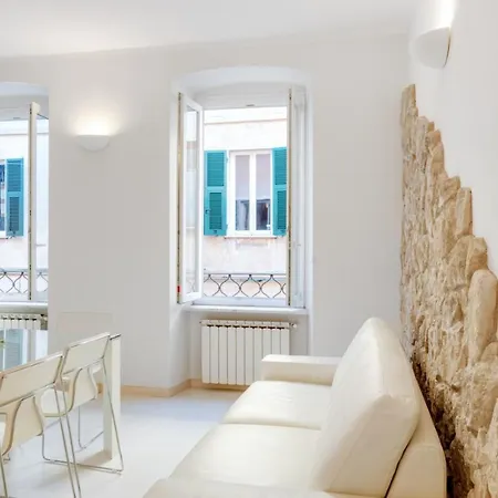 White Nel Centro Storico Apartment Sarzana