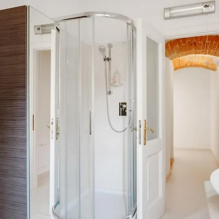 Apartment White Nel Centro Storico Sarzana