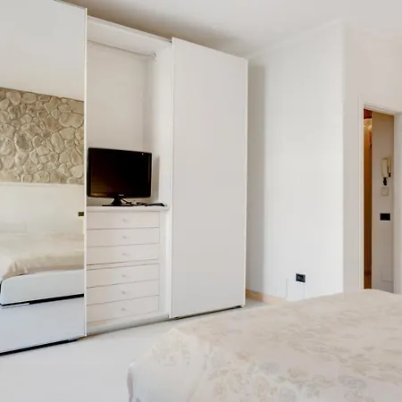 Apartment White Nel Centro Storico Sarzana