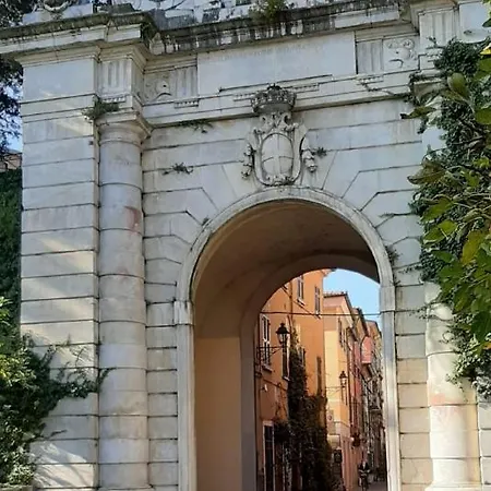 White Nel Centro Storico Sarzana